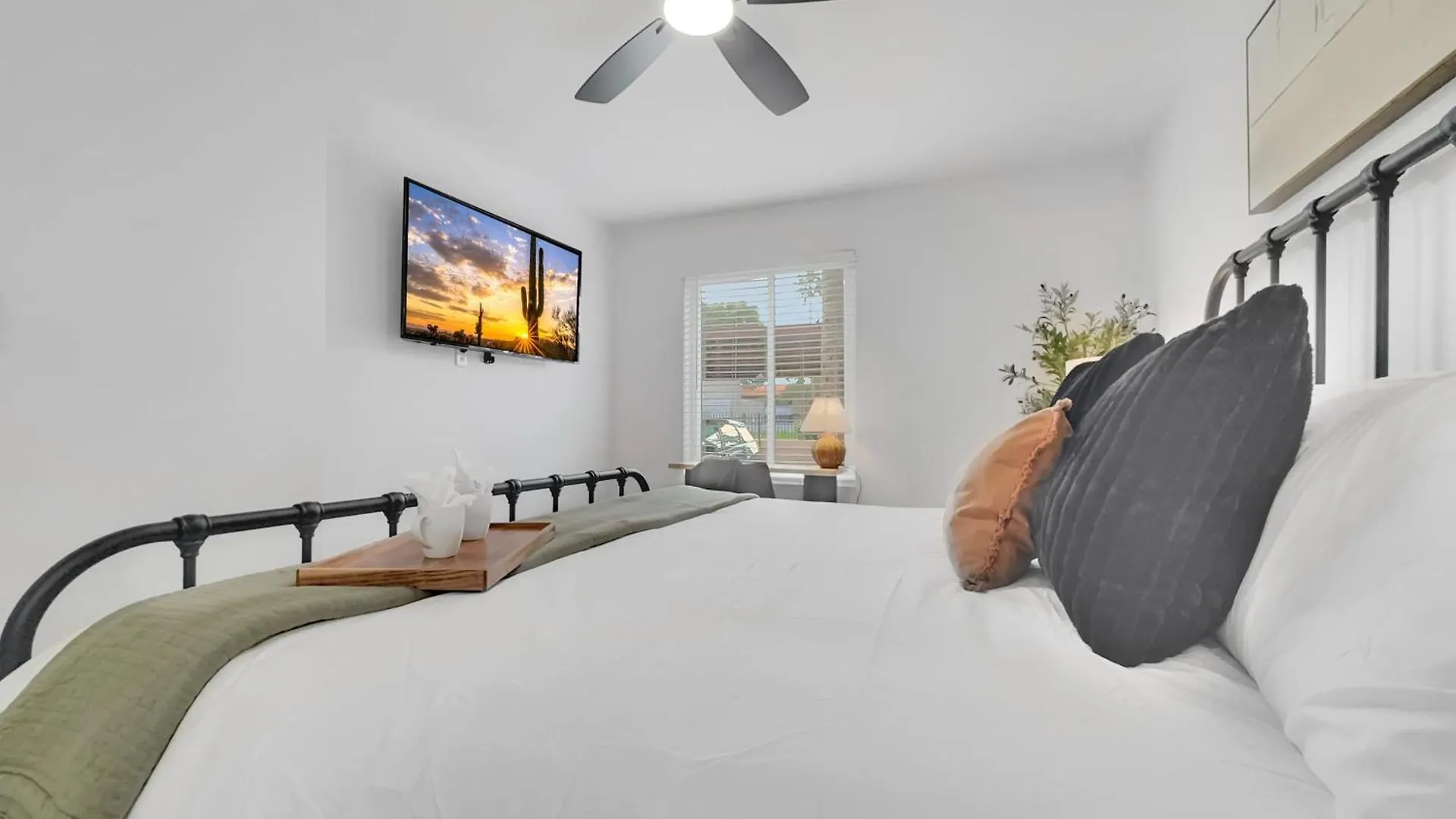 Luxe 2Br Condo Next To Pool Trails & Mountain Phoenix United States